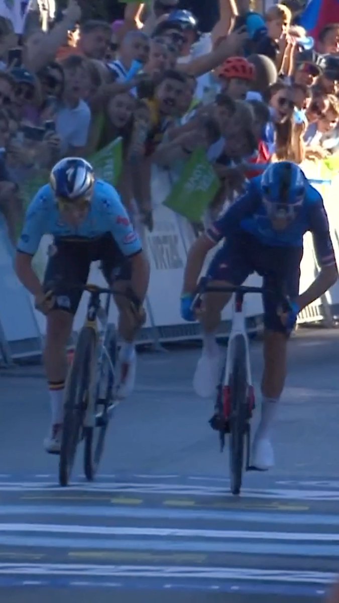INSANE FINALE AT THE EUROPEAN CHAMPIONSHIPS!! ๐คฏ๐คฏ Remco Evenepoel comes from miles back in the sprint to pip Giulio Ciccone to the title! ๐