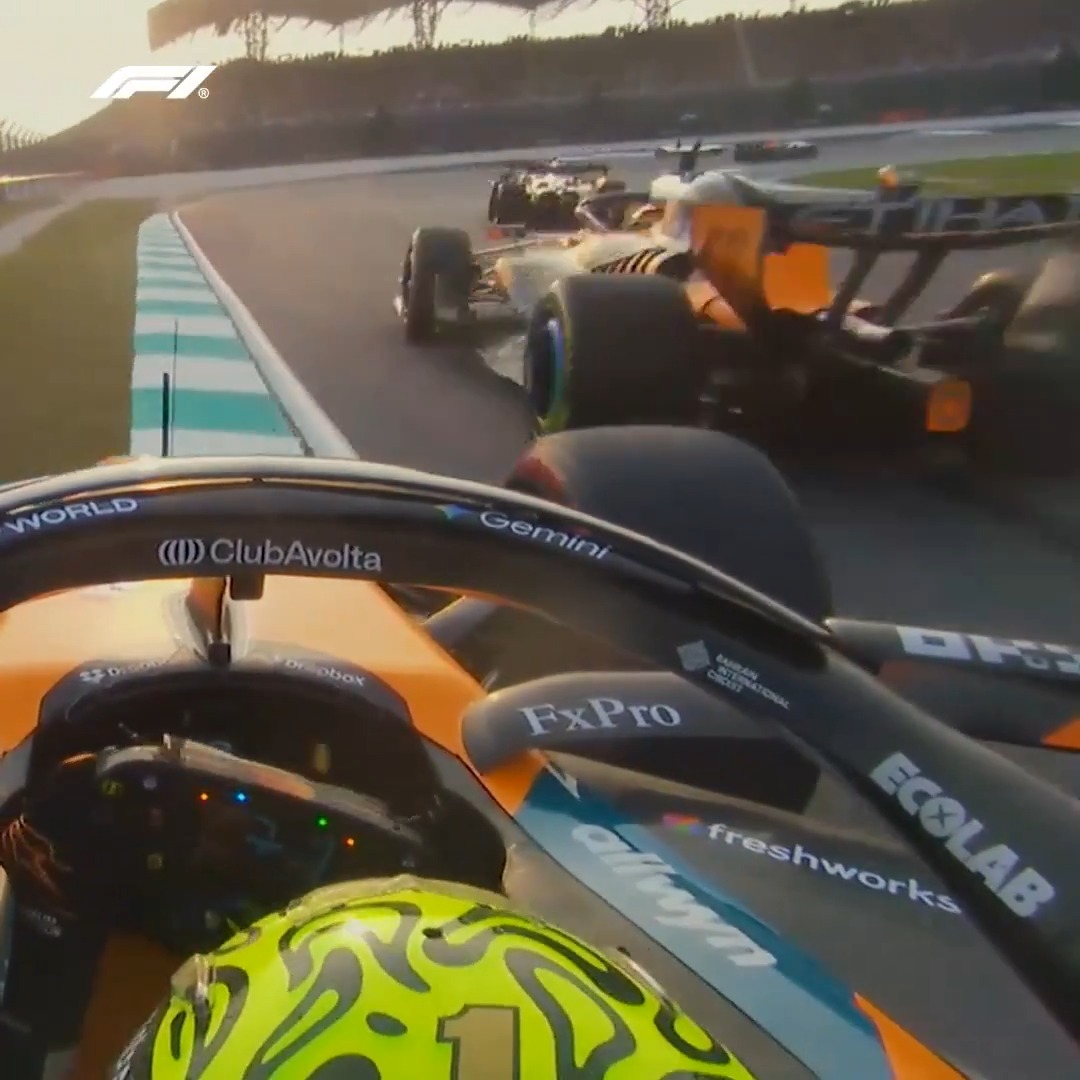 Norris narrowly avoids colliding with Piastri 😱 #F1 #BahrainGP