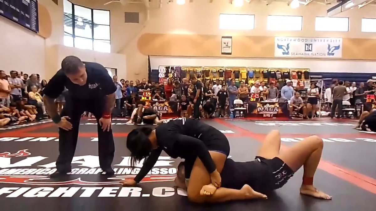Cheyenne Vlismas Triangle Choke | COMBAT GIRLS JIU JITSU TOURNAMENT #CombatGirls