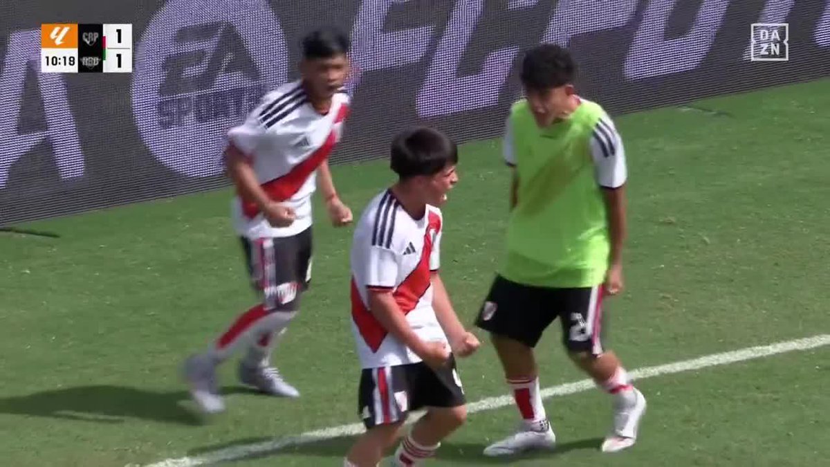 PORQUE QUIERO, PORQUE PUEDO Y PORQUE ME DA LA GANA 🔥🔥🔥 DE SAQUE DE CENTRO A GOL. LO DE FUENTEALBA NO ES NORMAL 💪 #LALIGAFCFUTURES 👏