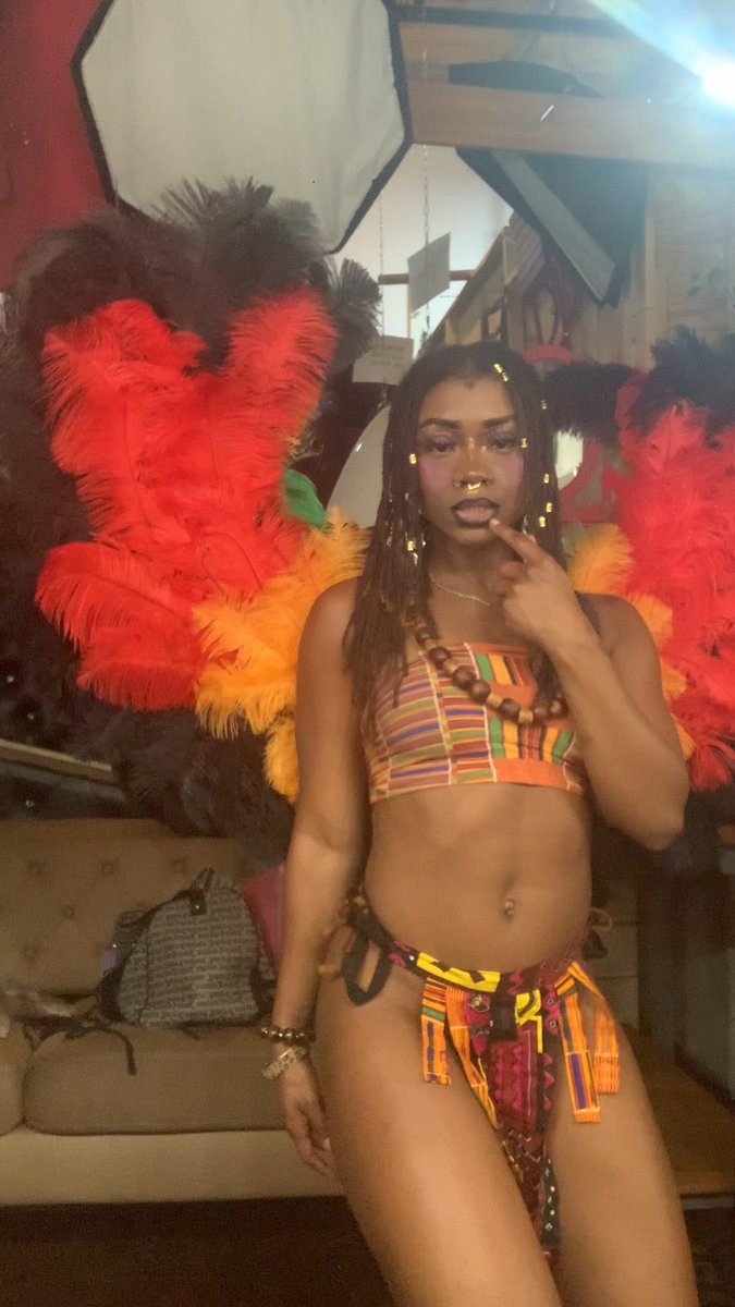 dancing sexy as fuck at a 3 am shoot