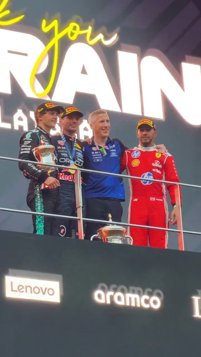 The top three receive their trophies! 🥳 #F1 #BahrainGP
