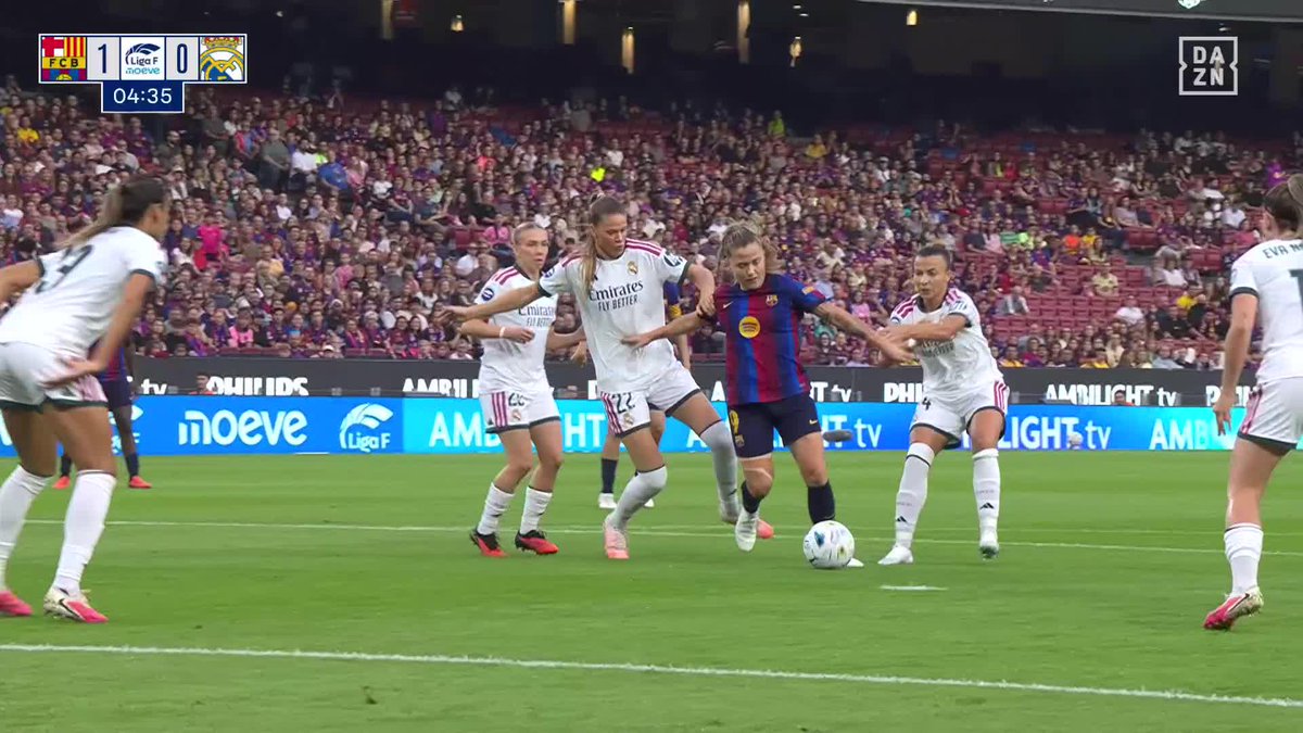 LO DE CLAUDIA PINA ES UN AUTÉNTICO ESCÁNDALO 🔥🔥 QUÉ MANERA DE SORTEAR RIVALES PARA IRSE HASTA DE SU SOMBRA Y MARCAR UN GOLAZO #LigaFenDAZN ⚽