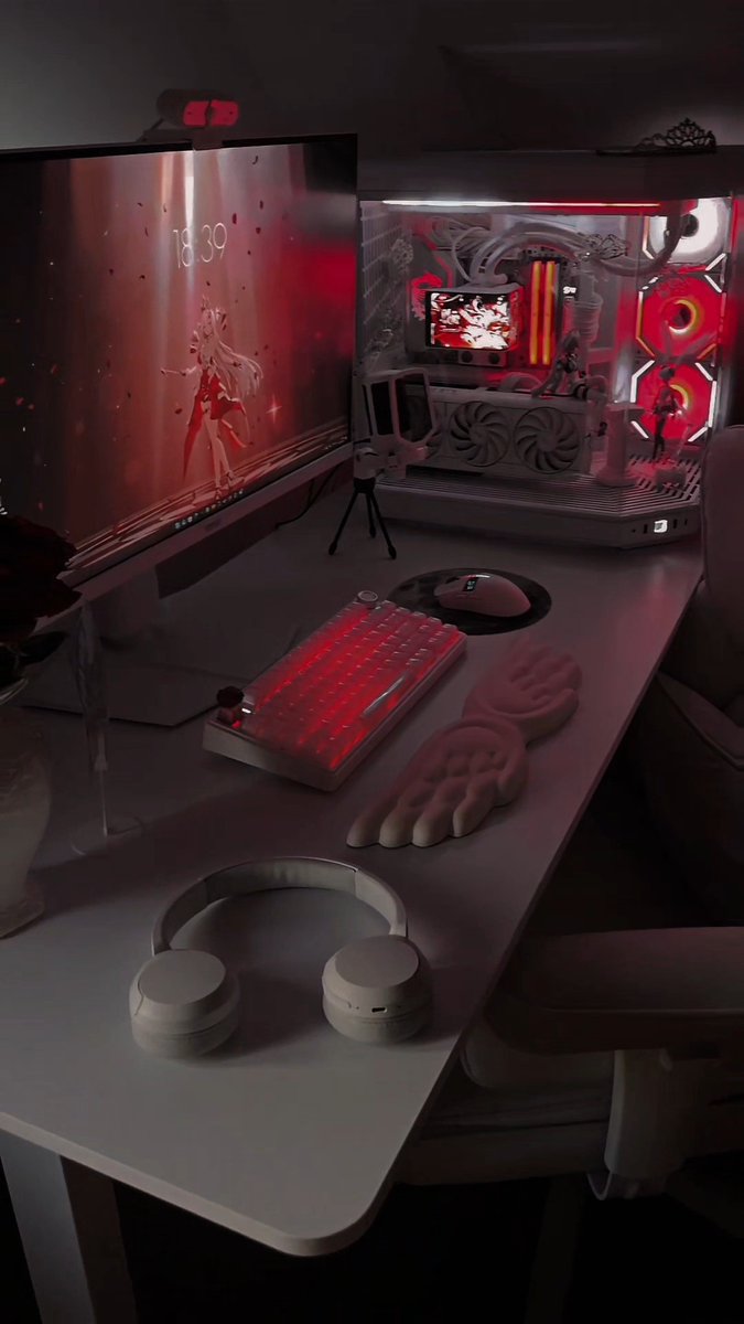 A friend said, "It's Aha-approved!" so I thought I'd share my very elation-coded PC setup. (◔◡◔)