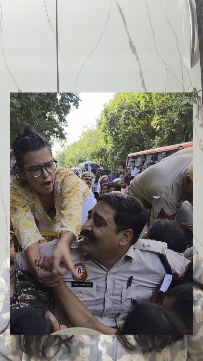 Neha Bora and Co. has decided to create complete chaos, risking everyone’s life. The sheer audacity to protest without permission and then howl and misbehave with an on duty officer, such kind of behaviour can only be pulled by a communist.