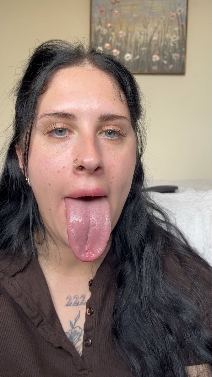 My first X post!! Hey y’all! 👅💋 #longtongue