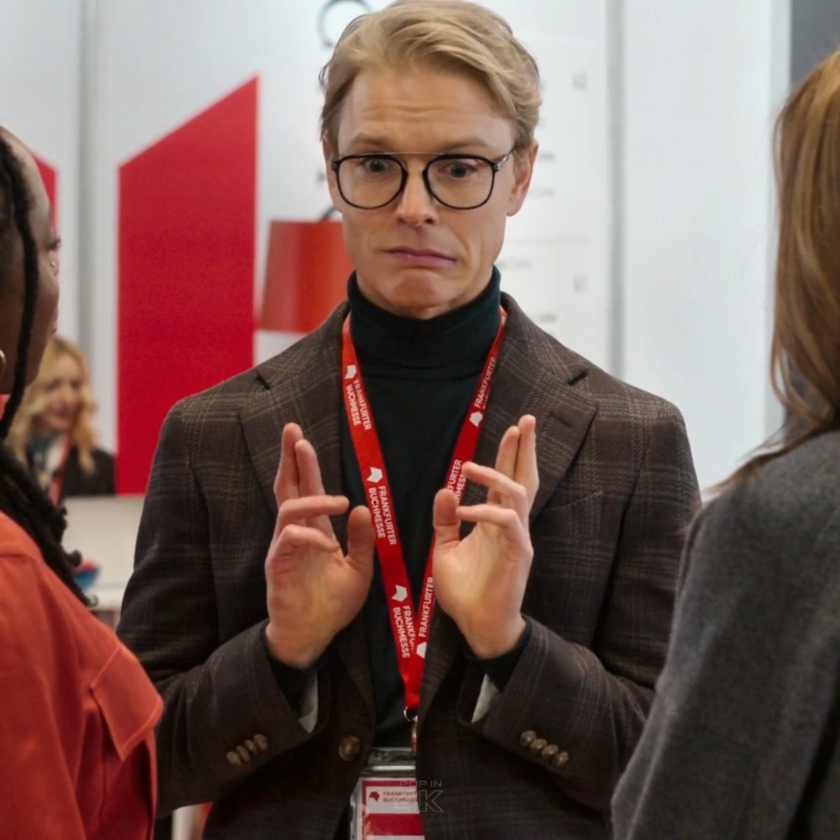 watching youth on hbo and freddie fox just showed up being gay as hell… welcome back ser gwayne hightower