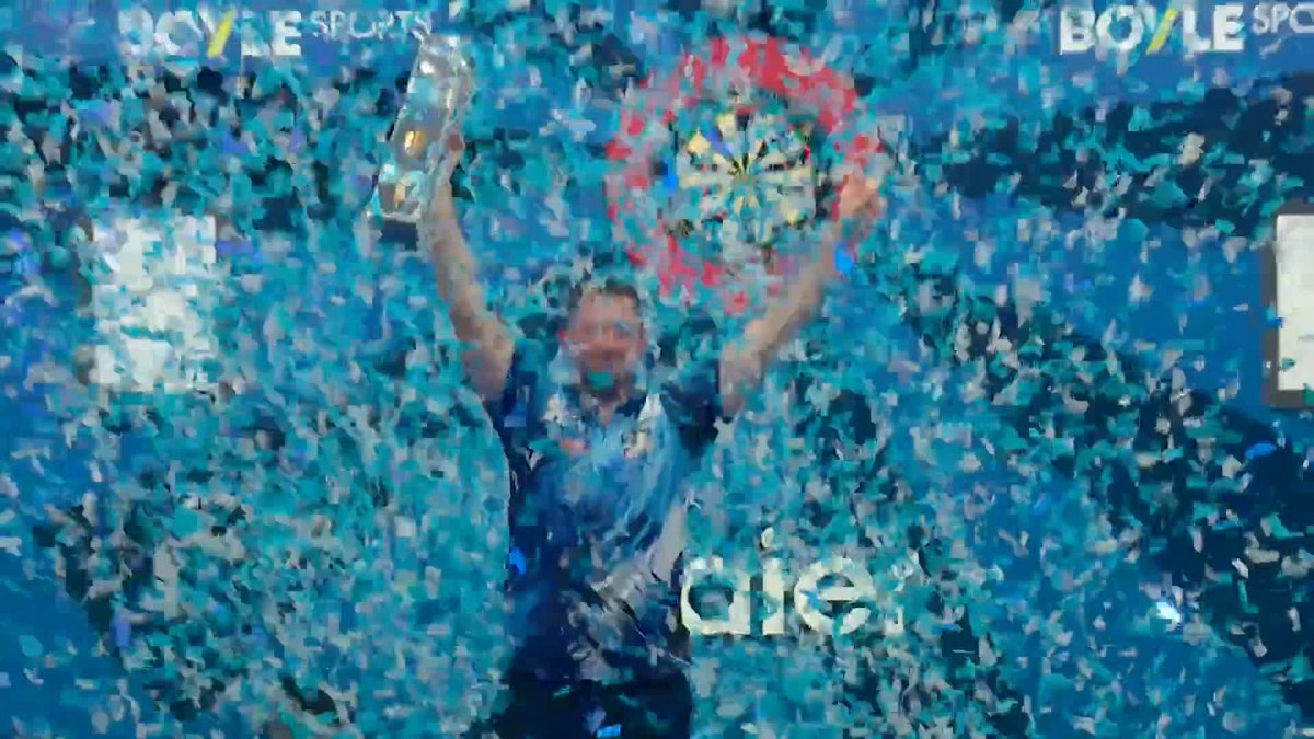 Luke Humphries lifts the 2026 World Grand Prix title after an incredible final… 🏆