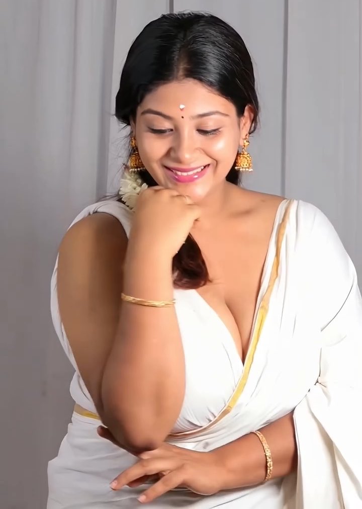 mallu chechi never miss