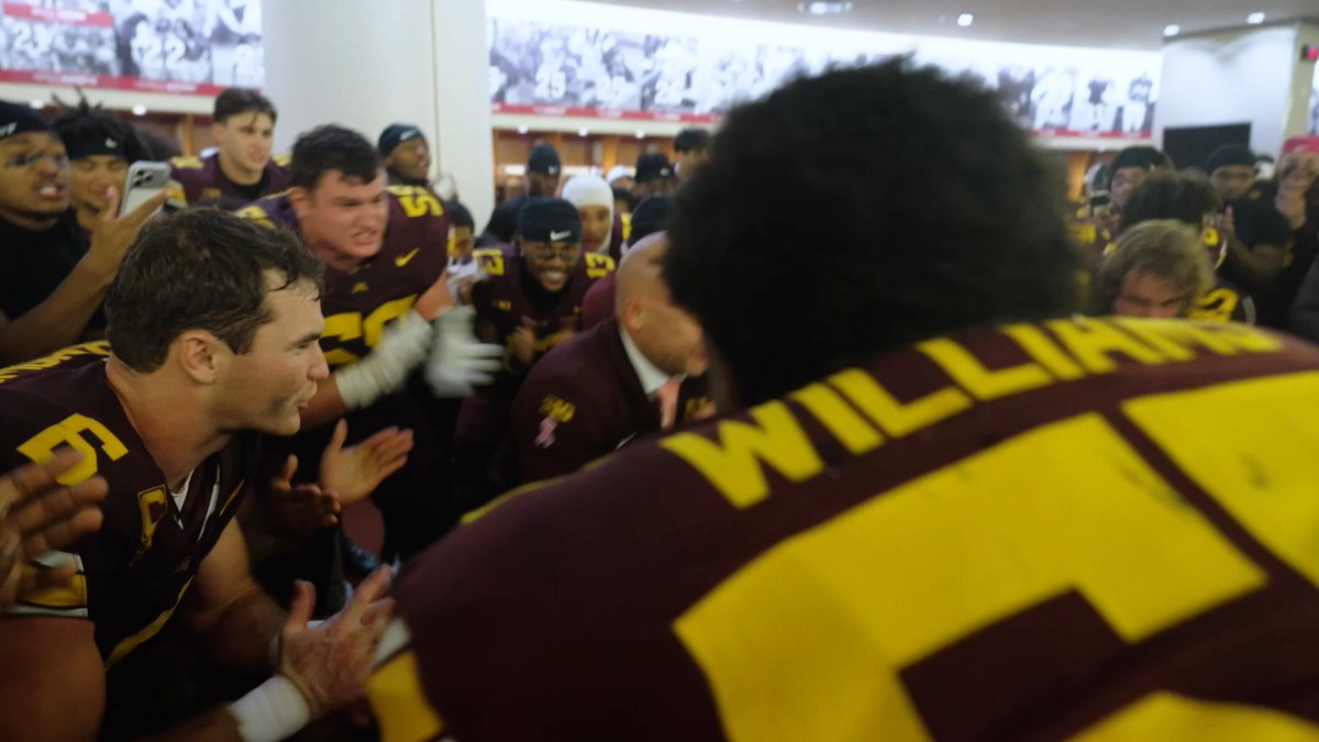 100 Career Wins for Coach Fleck 👏〽️ #RTB #SkiUMah #Gophers