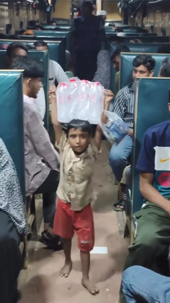 तुम जिस उम्र में खिलौने के लिए रूठ जाते थे , हम उस उम्र में पैसा कमाने लगे घर की ज़िम्मेदारी उठाकर ।।