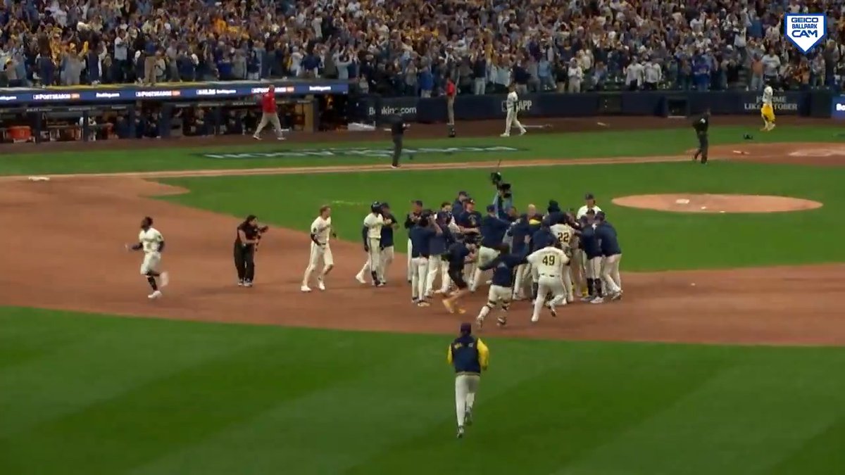 🔊 Listen to the roar of the Milwaukee Brewers faithful as Jackson Chourio walks it off! 🎥 GEICO #BallparkCam