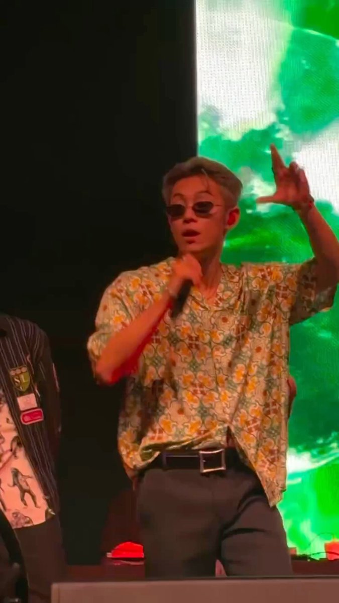 261004 Serenades & Body Rolls in Cologne RYUL STYLE✌🏻 #률 #RYUL #롱샷 #LNGSHOT