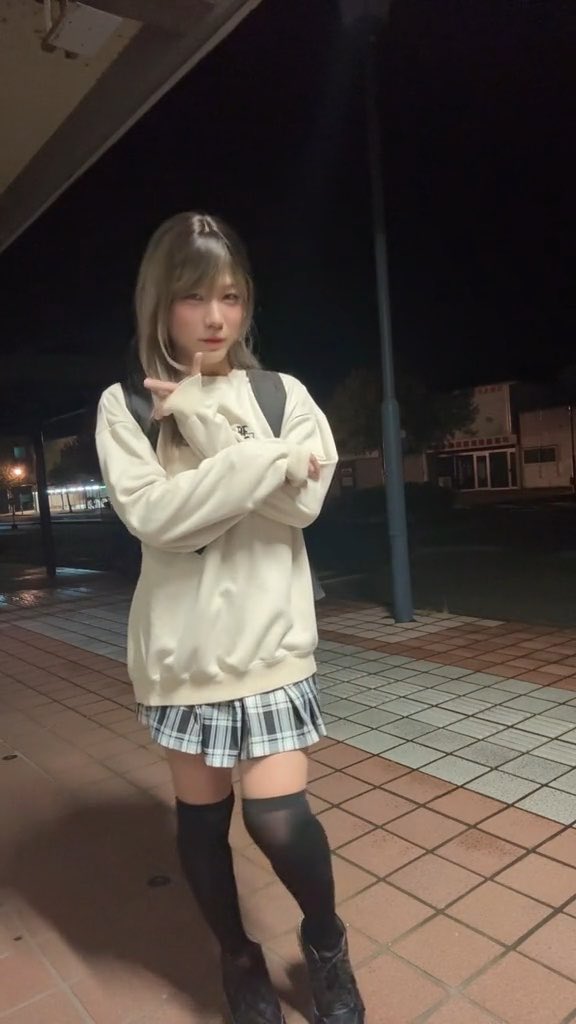 こういう、ただ駅前で動画を撮ってるだけなんです
