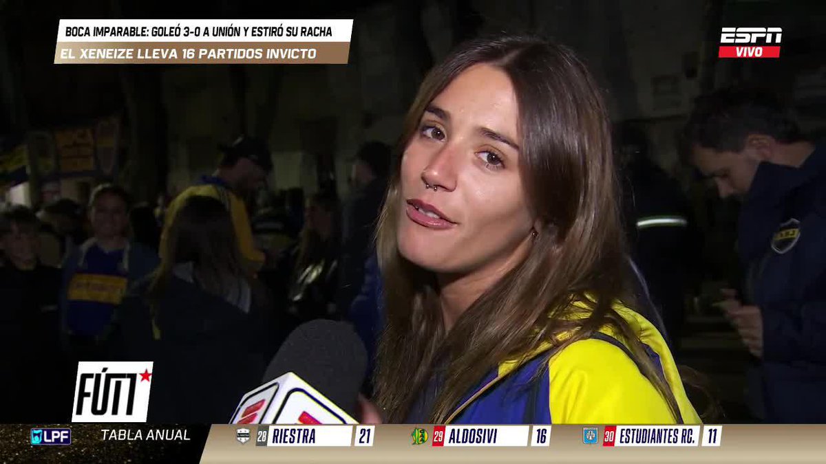 🔵🟡🔵 ¡UNA CAMISETA PARA VACILAR! Atención al pedido de esta hincha de Boca para Lautaro Di Lollo. 📺 Mirá #ESPNFútbol1 por ESPN en el Plan Premium de Disney+ Latinoamérica
