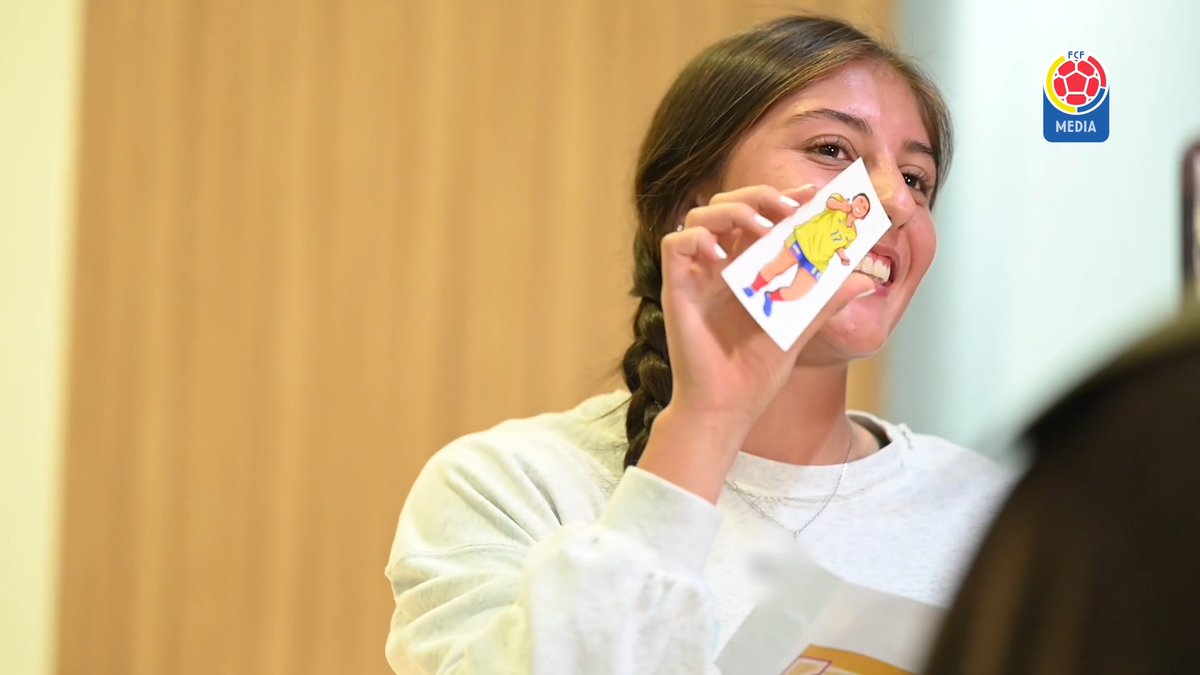 🎥 ¡Bogotá recibe a las campeonas! ⚽🏆 Luego del sueño ⭐ nos preparamos para ser leyendas. 💛💙❤️ #𝘊𝘰𝘯𝘖𝘳𝘨𝘶𝘭𝘭𝘰𝘊𝘰𝘭𝘰𝘮𝘣𝘪𝘢𝘯𝘰🇨🇴