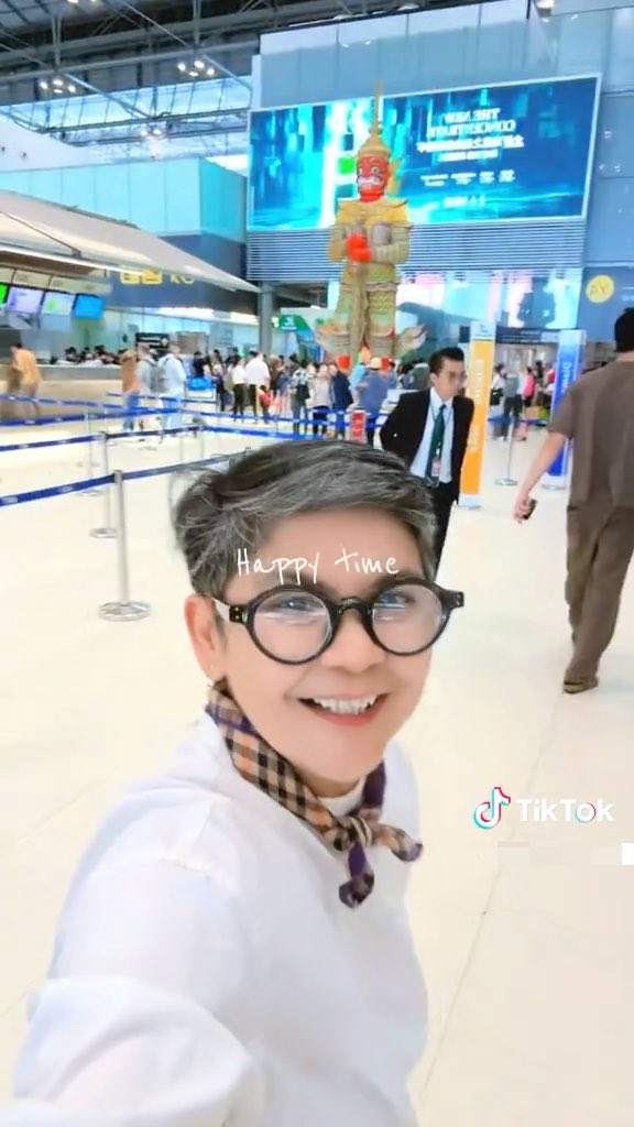 Joss and Steve were their to drop them off 🥹 so the Moms are on a trip together ❤️ #JossGawin #จอสกวิน