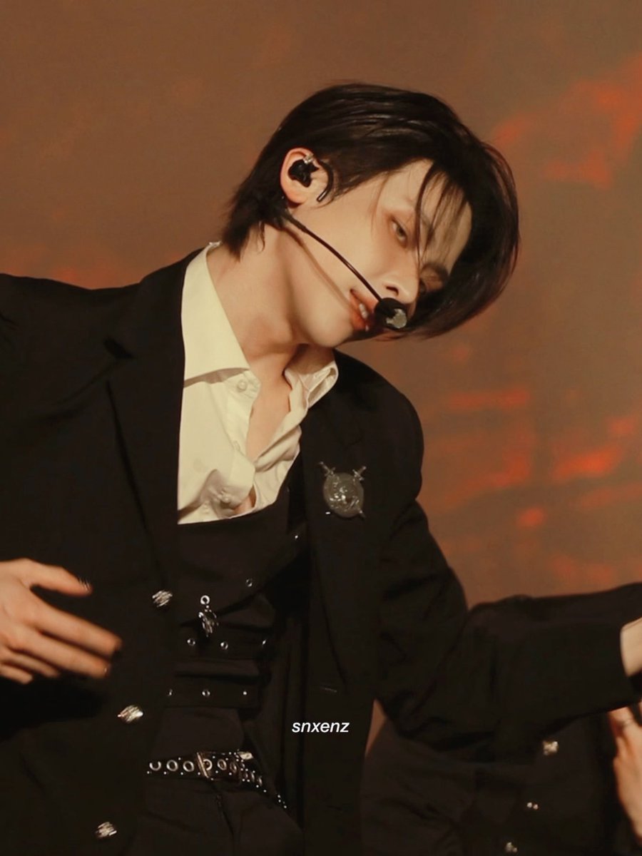 261004 W.O.L.F. #니콜라스 #NICHOLAS #ニコラス #王奕翔 #andTEAM #앤팀