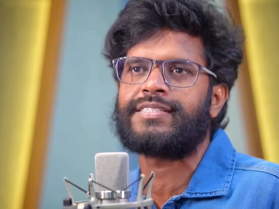 Mee Valley song super hit ayyindi! 🔥❤️ Great voice, brother!