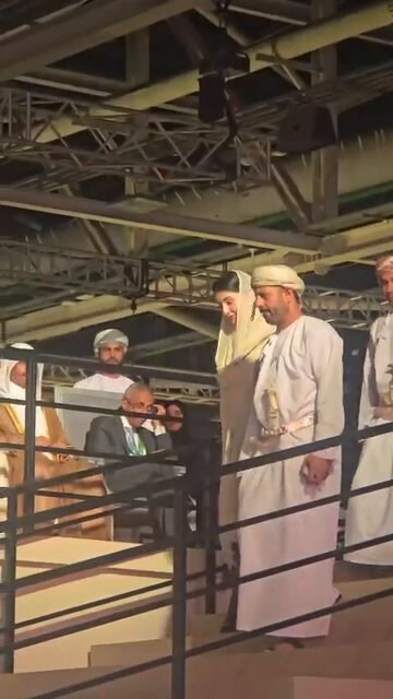 وزیراعلی مریم نواز کے کامیاب منصوبے “اپنی چھت اپنا گھر “کی عالمی پزیرائی ! وزیراعلی مریم نواز عمان میں اقوام متحدہ سے ایوارڈ وصول کرتے ہوئے