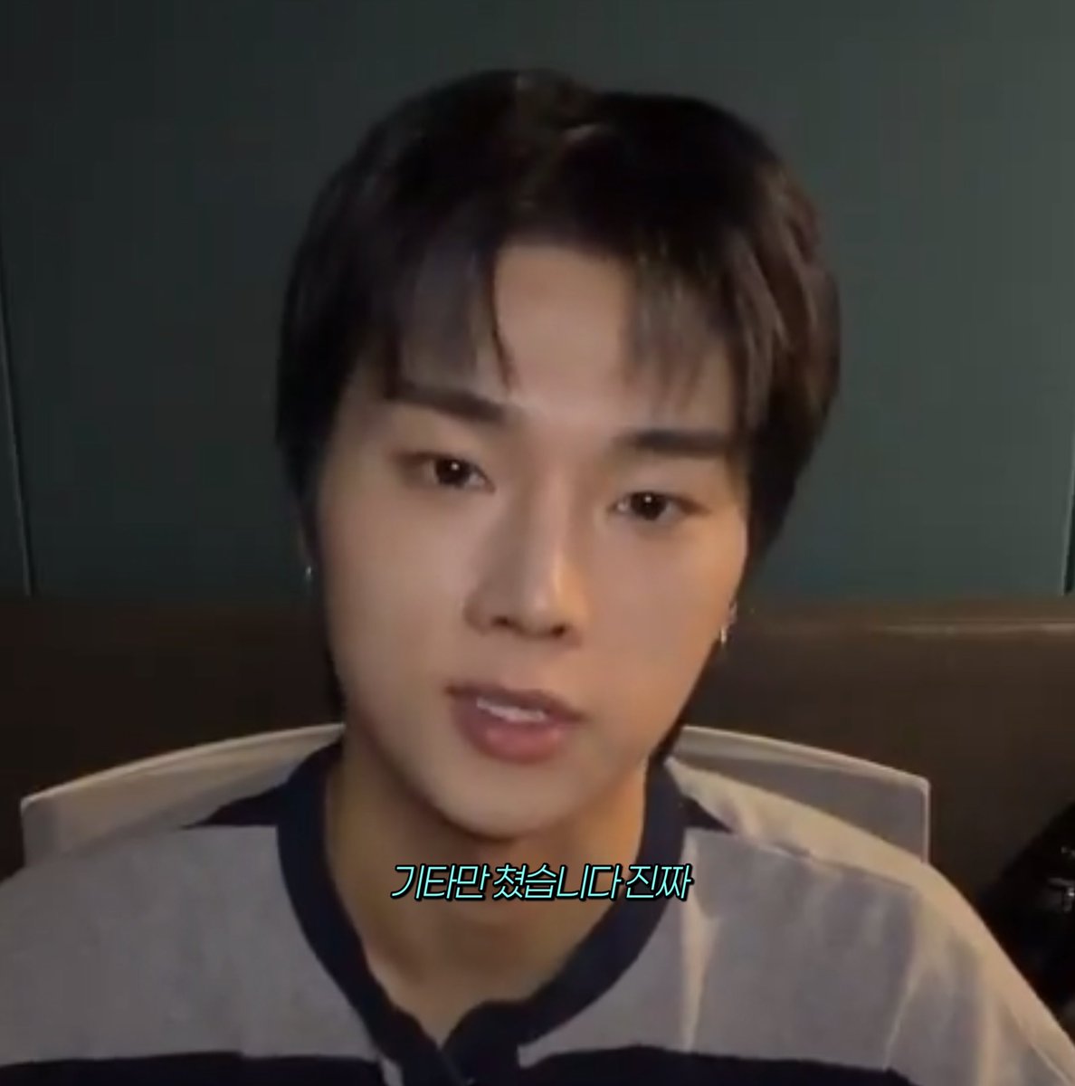 정수가 말해주는 메가데스 보고 온 형준이 . . . 진짜 방에서 기타만 쳤다는데 아ㅜㅜ~~