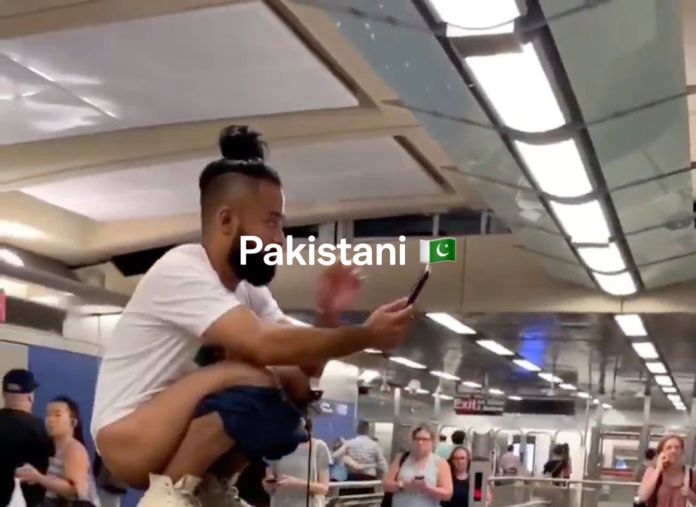 Pakistani 🇵🇰 in their country doing shitt on the side of the road, they have started doing it in your countries too😂