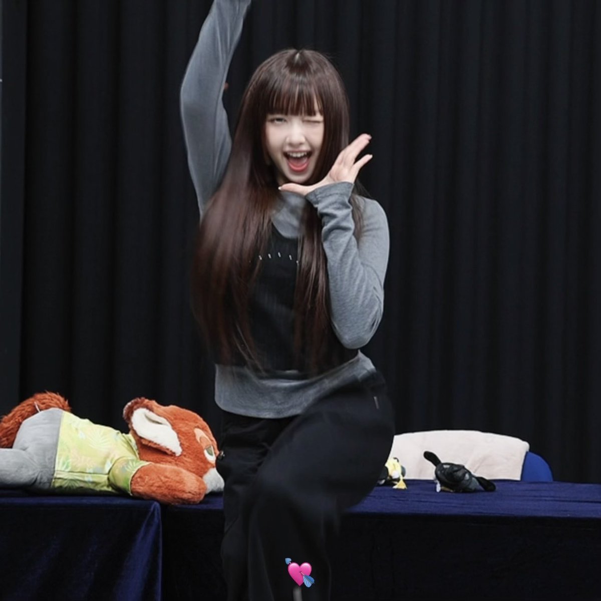 OURBIRTHDAY Achiraya dancing to BABYMONSTER’s “HOT SAUCE” during their fan sign event today! #BABYMONSTER #베이비몬스터 BABYMONSTER