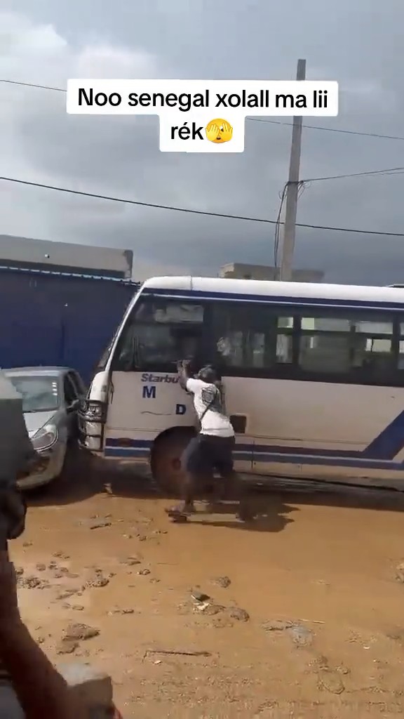 Sénégal 😭 t'as même pas le temps de pleurer tranquillement... Smh .. 😒