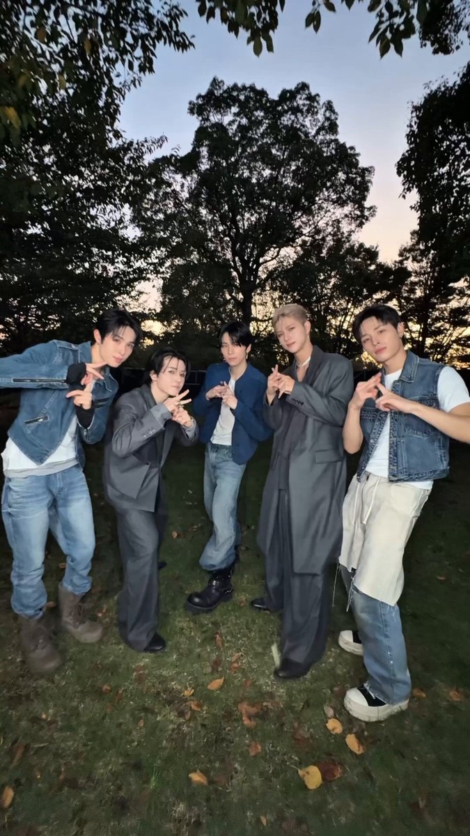 Hands up, Yo! Challenge with #REIA さん #RYOTA さん (#ONEOREIGHT) ▸ ▸ ▸ ONE OR EIGHT #NEXZ #HARU #SOGEON #HYUI #Handsup_Yo #Hellmate #NEXZ_Hellmate