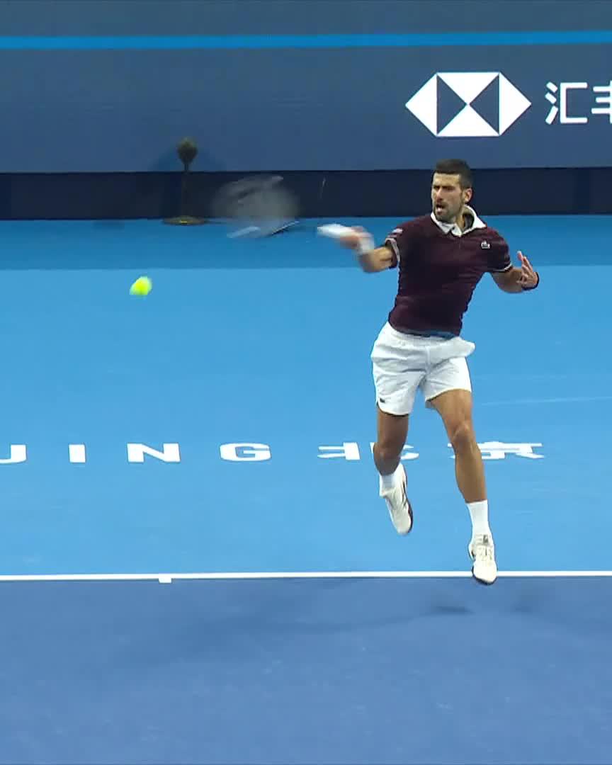 Putting on a SHOW 🎪 Novak Djokovic capping off this sensational point! #ChinaOpen