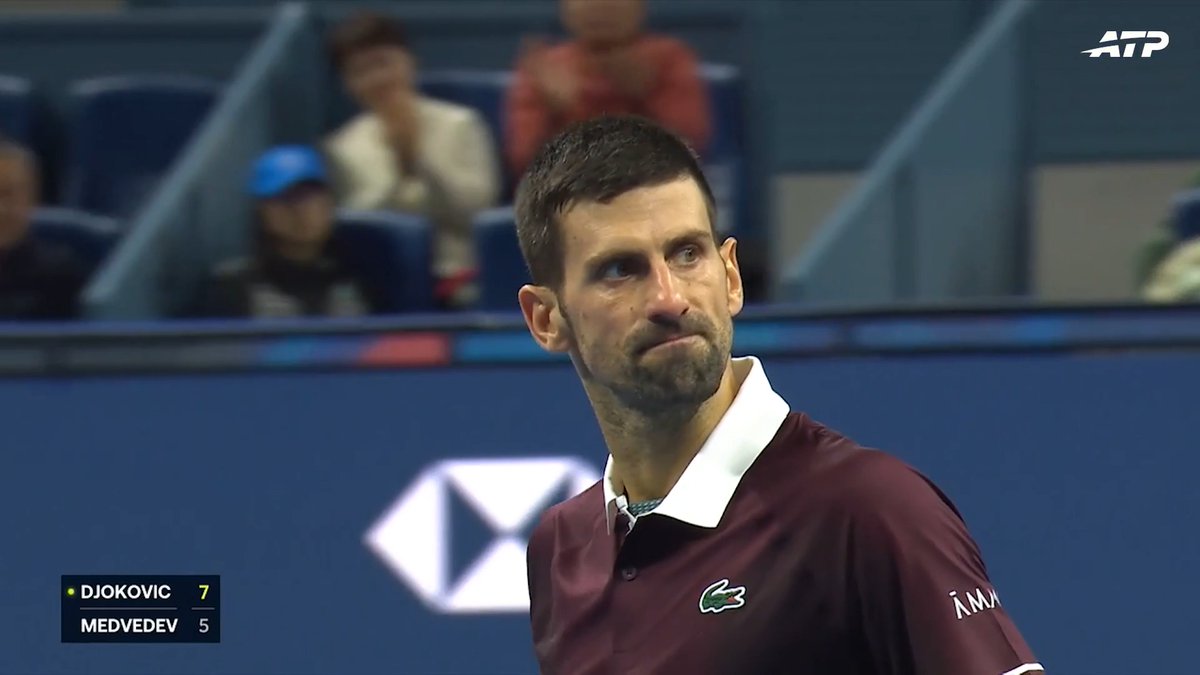 Put that in the book 📚 Novak Djokovic wins an epic opening set against Medvedev 7-5 in an hour and 19 minutes. China Open | #ChinaOpen