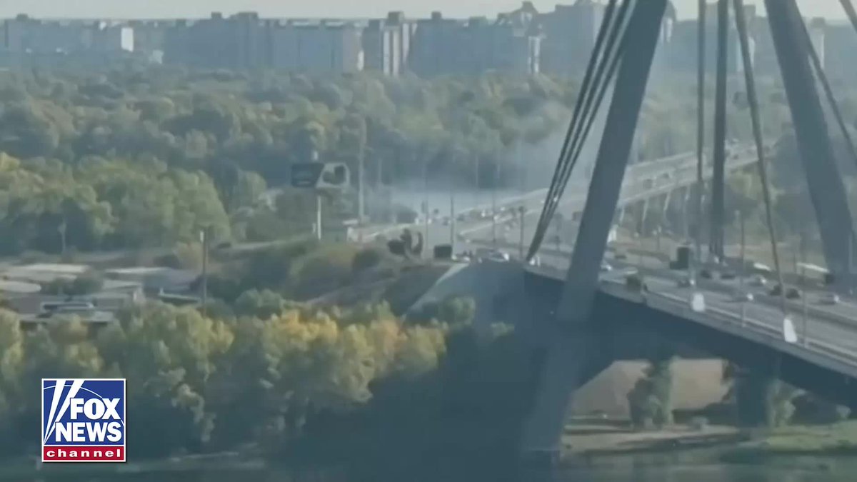 WATCH: A Russian drone slams into Kyiv’s North Bridge, striking the roadway as eyewitness video captures the moment of impact. Kyiv Mayor Vitali Klitschko says the bridge was also targeted a day earlier as Russia continues attacks on bridges around the Ukrainian capital. The strikes come as Russia targets transportation and logistics routes in and around Kyiv.