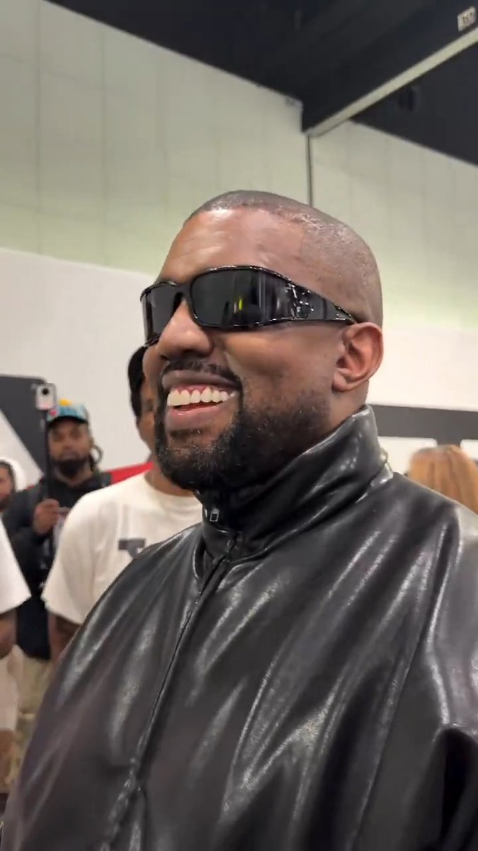 Ye flexes his $1.8 million Audemars Piguet watch. ⌚💰 🎥 stevenvictor/Instagram