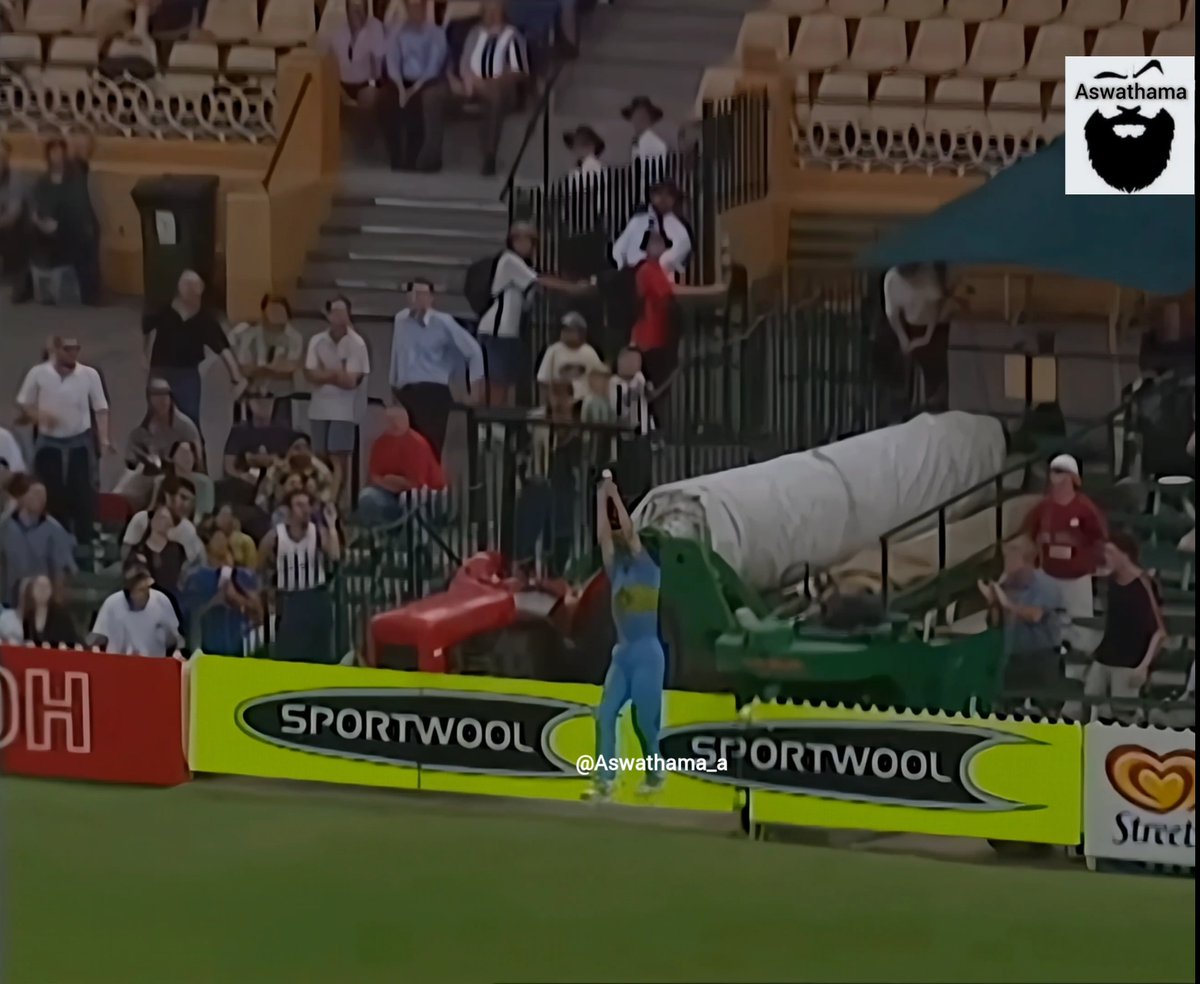 Kanitkar takes a one handed screamer of Inzamam on the boundary