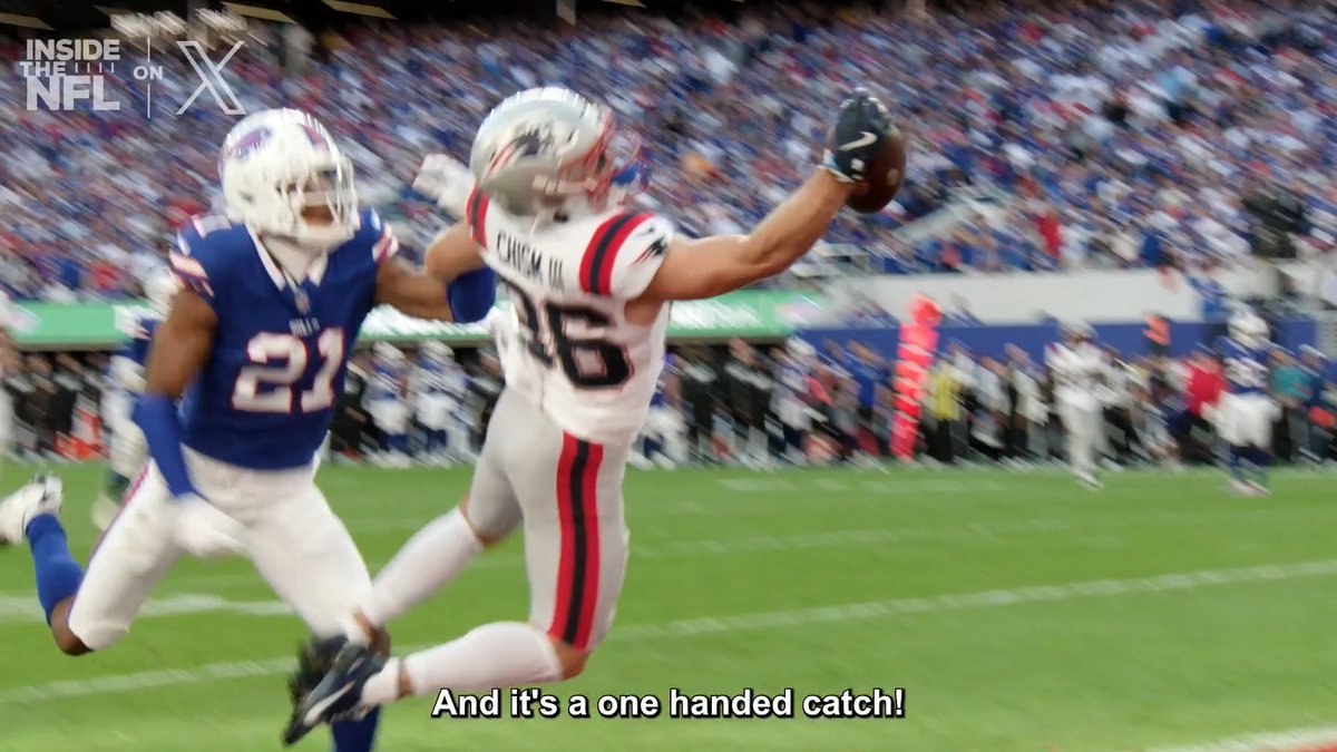 Vrabel and the New England Patriots sideline's reaction to Chism's one-handed catch 🗣️ @InsideTheNFL