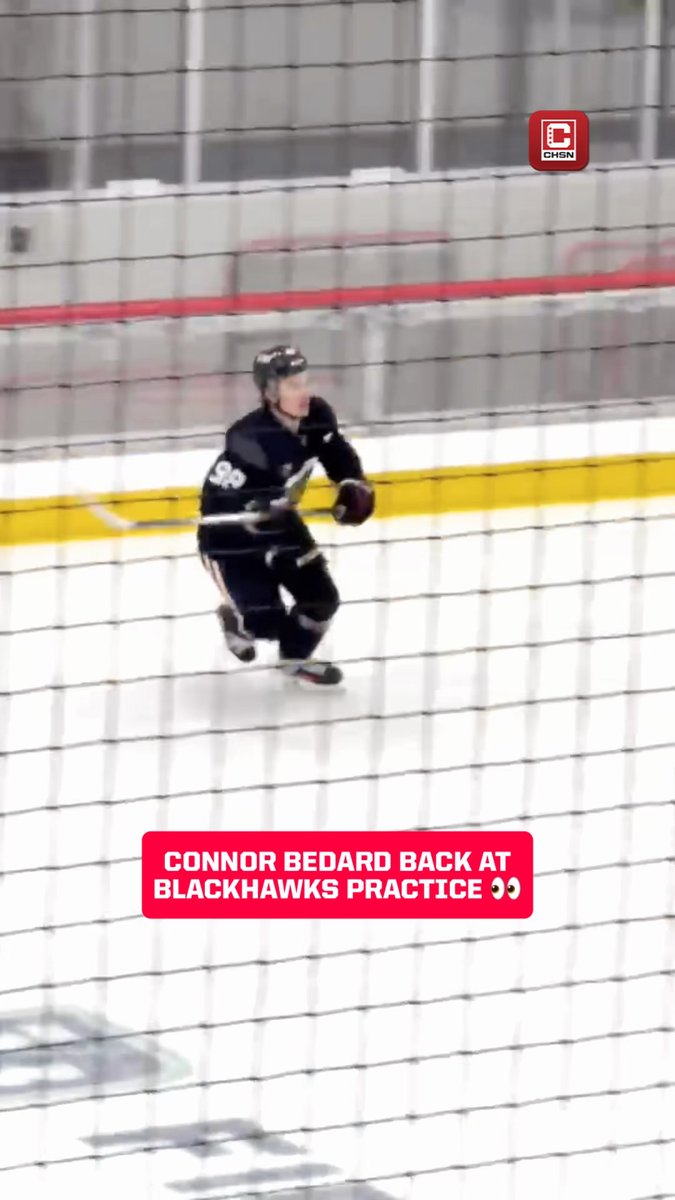 Connor Bedard is with the team at practice for the first time since his shoulder surgery 👀