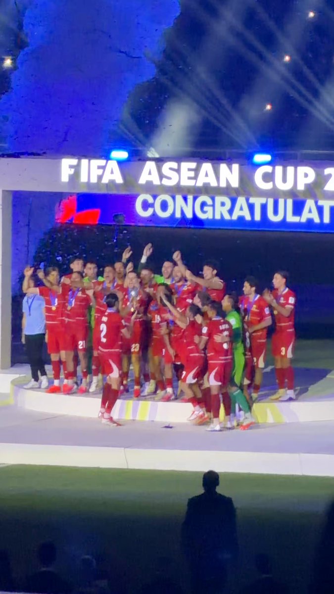Biarkan mereka berpesta, terimakasih garuda yg terlah berjuang untuk piala FIFA ASEAN CUP pertama di dunia! Remember the name, INDONESIA THE KING OF ASEAN #TimnasIndonesia #TimnasDay #FIFAASEANCup #KitaGaruda #IniRumahKita