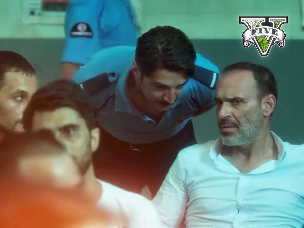 ünideki arkadaşların yanında /// memleketteki piclerin yanında