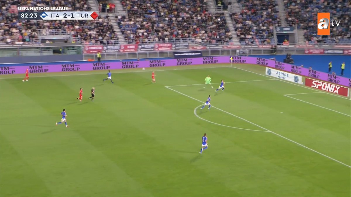 Kaleci Donnarumma’nın hatalı çıkışında Kerem’in vuruşu çerçeveyi bulmadı. #BizimÇocuklar🇹🇷 | #NationsLeague | #UNL | #ITATUR
