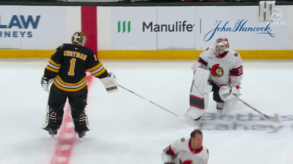 Jeremy Swayman with a fly-by 'love tap' for Linus Ullmark 😅🫶