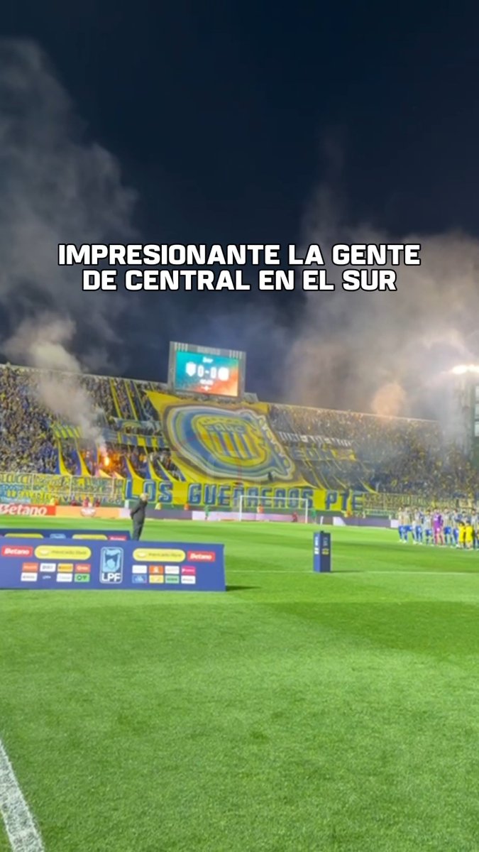 ¡LOCURA LO DE LA HINCHADA CANALLA! Los hinchas de Rosario Central coparon por completo la tribuna visitante del Florencio Sola ante Banfield. ¡Qué lindo el fútbol con las dos hinchadas!