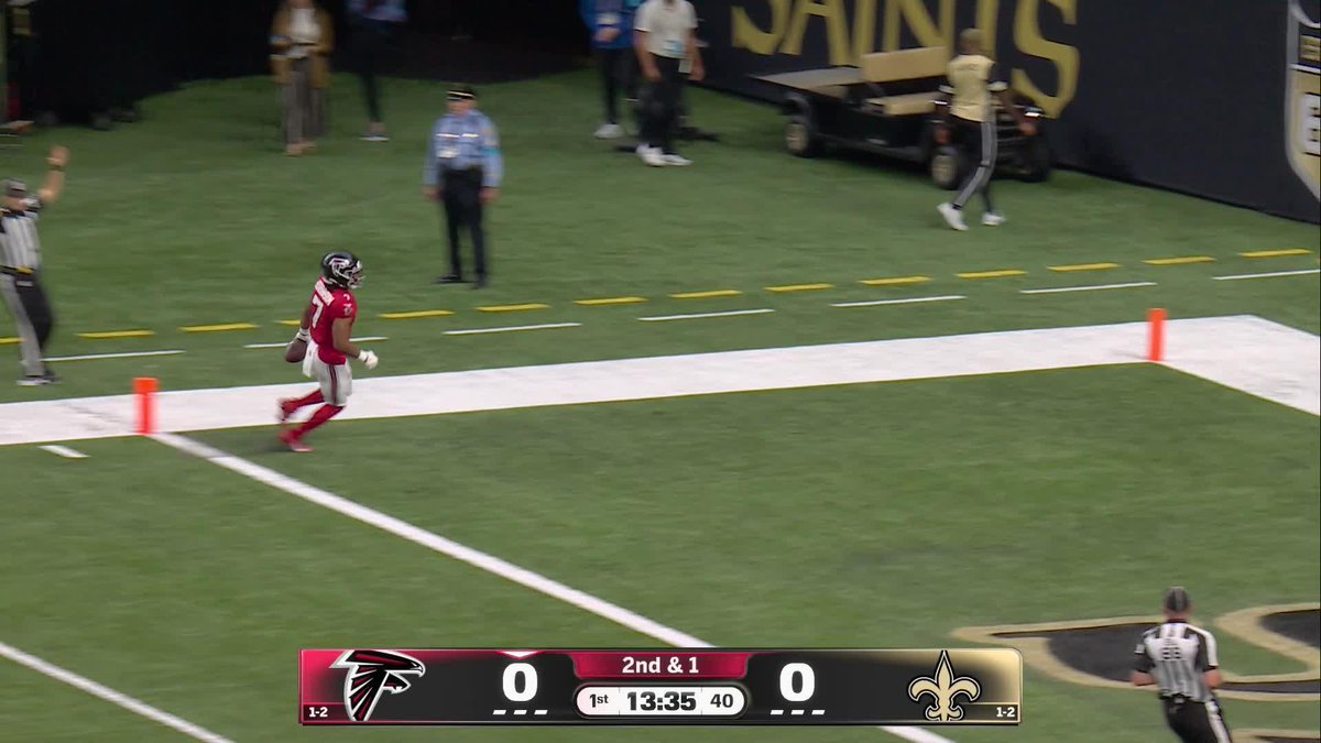 House call for the Falcons 🔥 Bijan Robinson takes it 59 yards to the house!