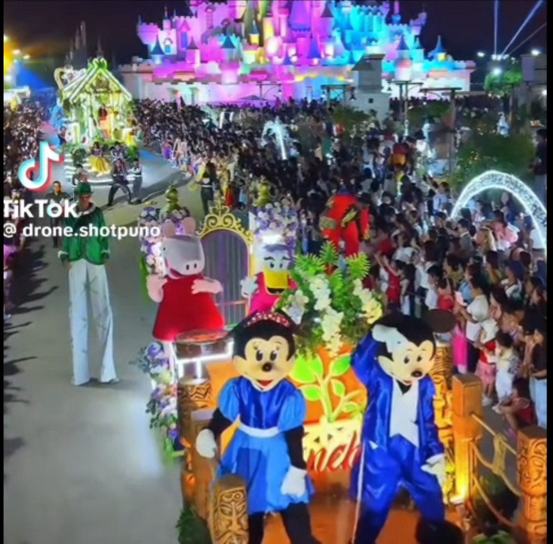 Gets naman na marketed as Disneyland inspired itong Rancho na to sa Pampanga, pero sana lang walang maging Aberya at may permiso from Disney yung paggamit ng mga characters at songs sa mga palabas nila eh no.