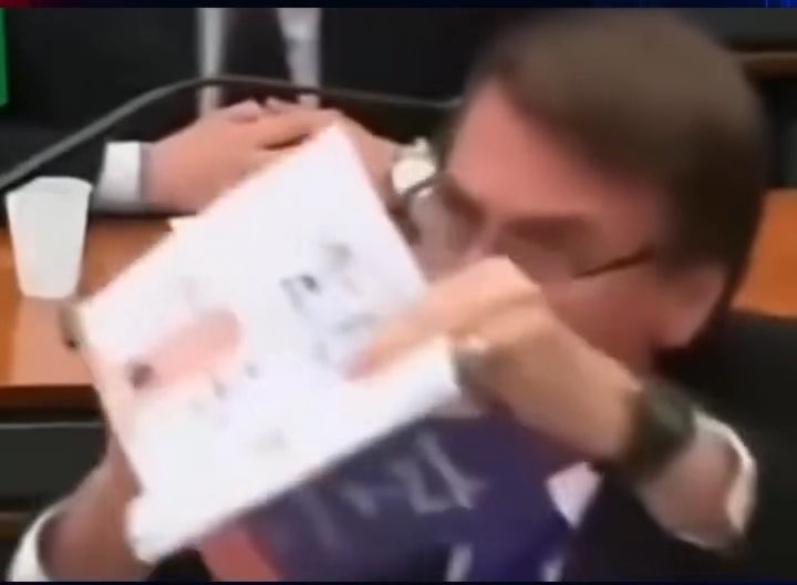Esse homem é o responsável por mostrar ao brasileiro como votar. Obrigado, Bolsonaro 2️⃣2️⃣