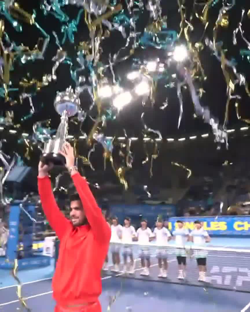 Familiar feeling 🏆 The perfect record in Tokyo continues as @CarlosAlcaraz picks up the winners trophy for the second year running #japanopentennis