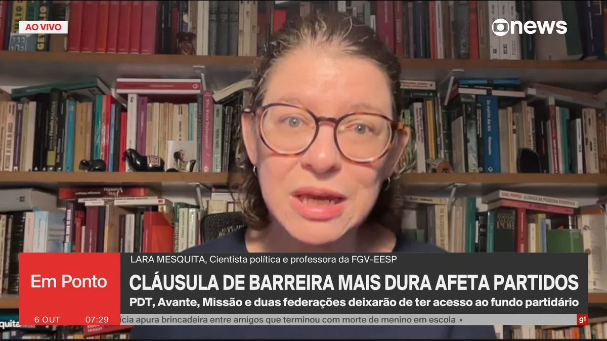 "A sinalização do candidato preferido nas urnas, Flávio Bolsonaro (PL), é que simplesmente substituir alguns ministros seria suficiente como uma reforma no Judiciário e resolveria o problema do Supremo. (...) O problema do Supremo é mais de desenho institucional. A gente precisa de uma discussão sobre novos poderes do Supremo", diz Lara Mesquita, cientista política e professora da FGV-EESP. ➡️#GloboNewsEmPonto de segunda a sexta, às 06h30, na #GloboNews
