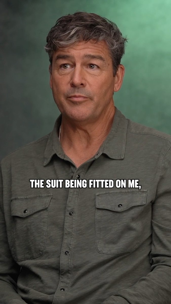 Kyle Chandler talks about how it felt to put on the Green Lantern suit in #Lanterns.