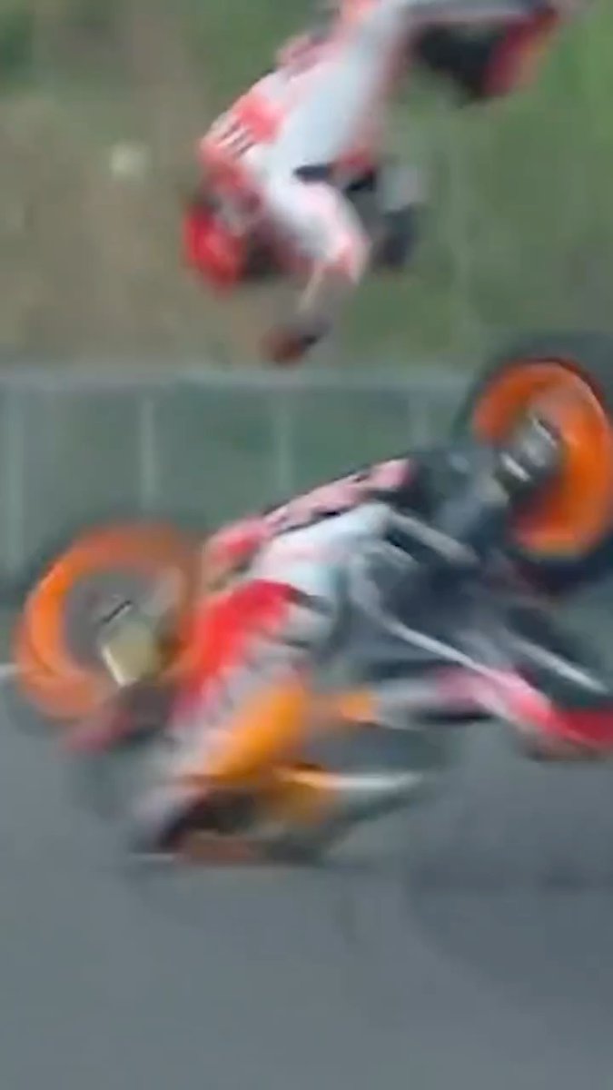 Marquez told his father he would retire in 2022 after this moment according to Mat Oxley's Biography 👀 The reason Marc may not push as hard as usual this weekend... 😖 #MotoGP | #IndonesianGP