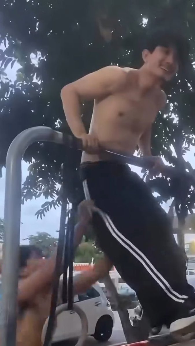 ครั้งหน้าดึงกางเกงในลงมาด้วยนะ