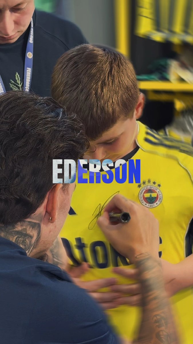 Ederson Moraes ile taraftarlarımızı Fenerium Maraton’da buluşturmanın mutluluğunu yaşadık. ✍️💛💙 Bu özel günü bizimle paylaşan tüm taraftarlarımıza ve Ederson’a teşekkür ederiz!